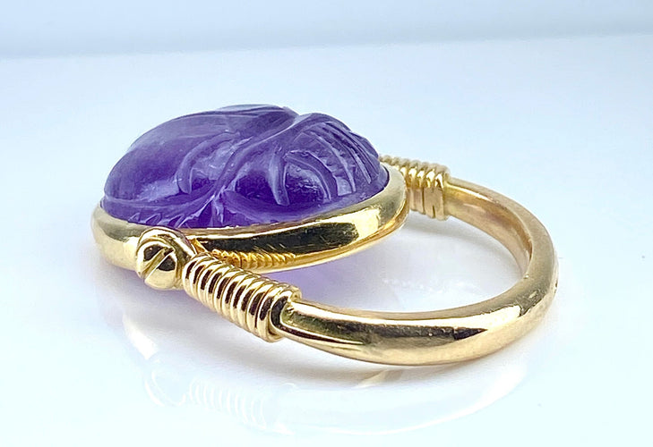 Прстен од жутог злата, мобилни аметист скарабеј