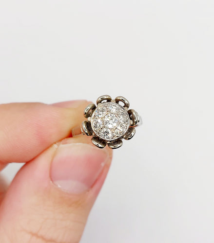 Prsten u obliku cveta art deco od belog zlata 18k i 0,40 karata dijamanta stare bruse (oko 1950) 