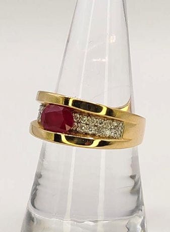 Bague 55 Bague bandeau or jaune ornée d'un rubis et de diamants 58 Facettes