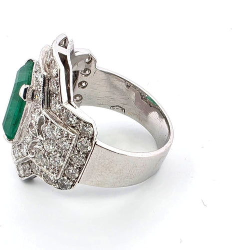 Bague 55 Bague en or blanc avec émeraude et diamants 58 Facettes