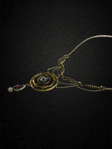 Collier Raro collier in stile Jugendstil realizzato in oro, arricchito da diamanti e rubini. 58 Facettes