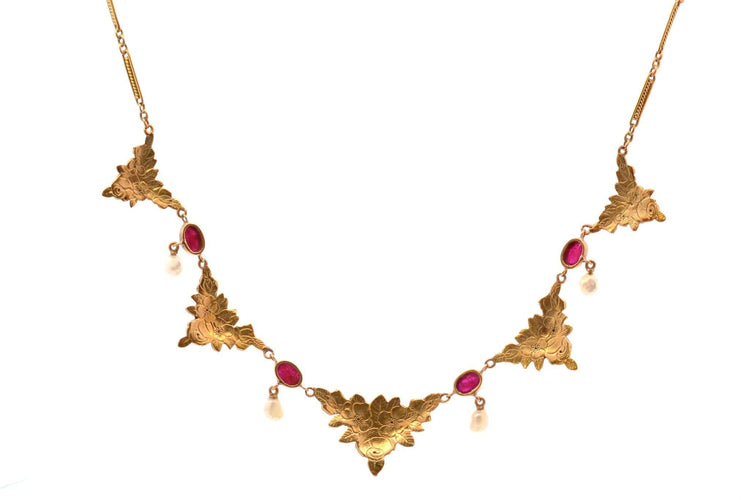Antike Halskette aus dem 19. Jahrhundert mit feinen Perlen und Cabochon-Rubinen 
