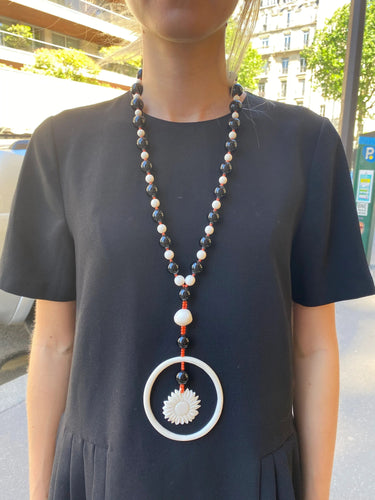 Collier Long Sautoir Ivoire, onyx, Corail ancien 58 Facettes S19