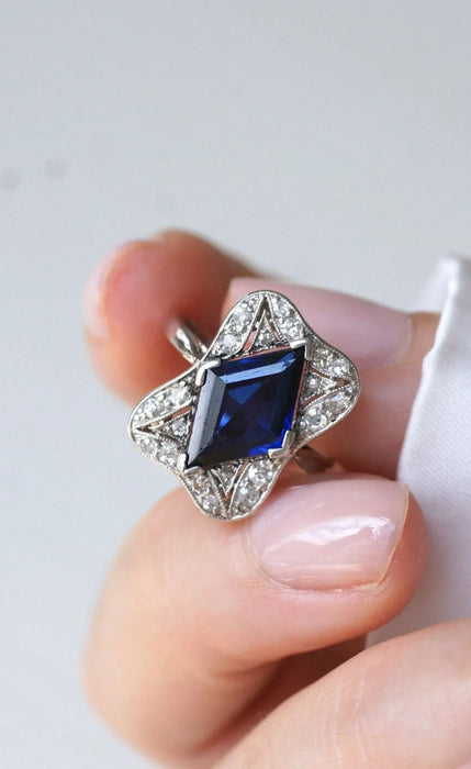 Ring Art Deco Diamond Synthetic sapphire and diamonds