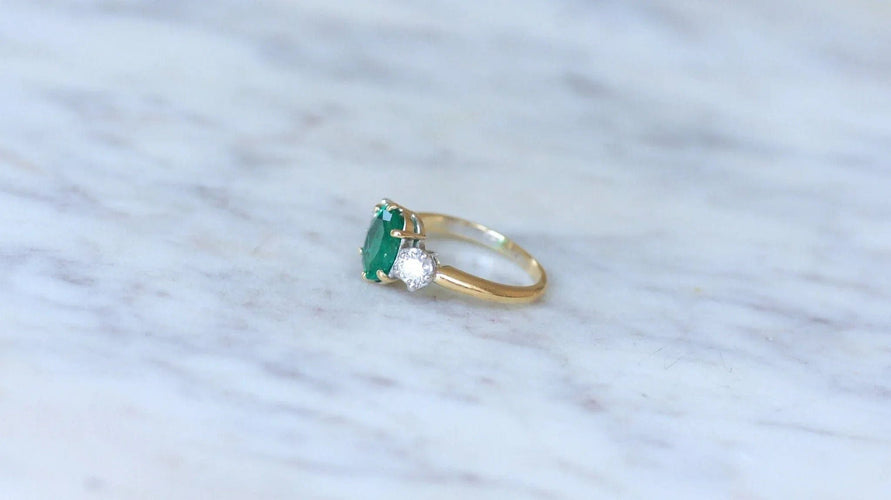 Bague 54.5 Bague Trilogie Emeraude 2.20 Cts et Diamants 58 Facettes