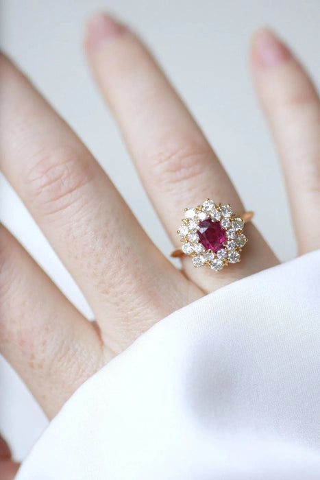 Bague Bague marguerite rubis entourage diamants 58 Facettes