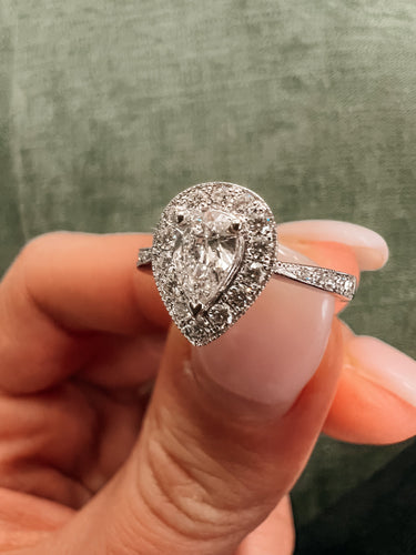 Art Déco white gold pearshape diamond ring 58 Facettes