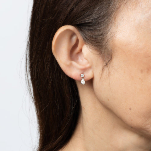 Boucles d'oreilles Petites boucles d'oreilles pendantes en diamant, platine, tailles mixtes, bijoux fins, tailles poire 58 Facettes G14057