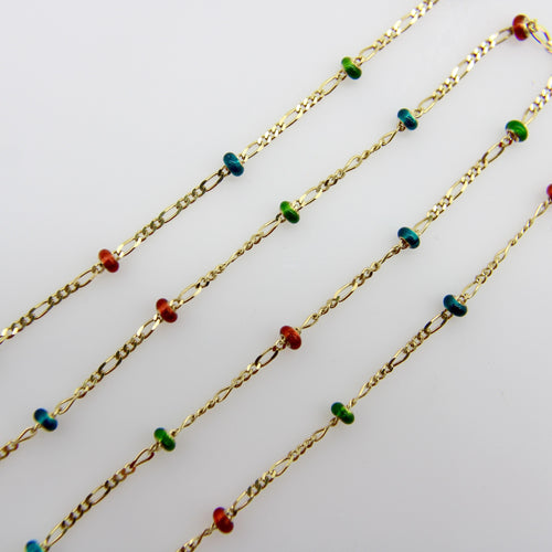 Collier Chaîne à maillons Figaro en or 14 carats avec perles en émail coloré 58 Facettes A2003Y