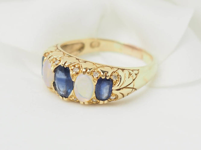 Bague 56.5 Bague jarretière en or jaune, saphirs et pierres de lune 58 Facettes 33246