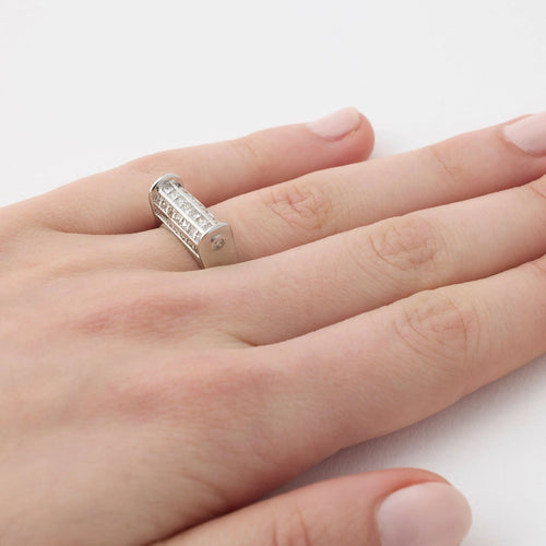 Anel de ouro branco e diamante