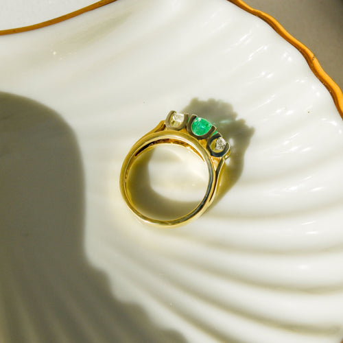 Bague 55.5 Bague en or sertie de diamants et d'émeraudes – le summum du luxe 58 Facettes 2700