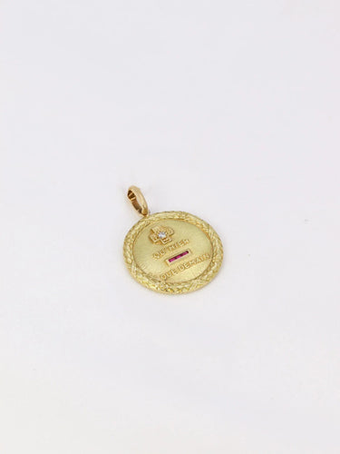 Pendentif Médaille Augis ronde couronne de laurier Plus qu’hier moins que demain or jaune diamant rubis 58 Facettes 678