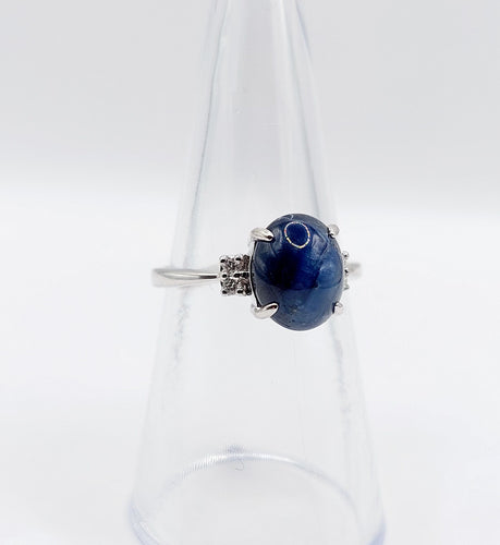 Bague 52 Bague vintage or blanc, cabochon de saphir naturel 3,65 carats, diamants 58 Facettes A05889