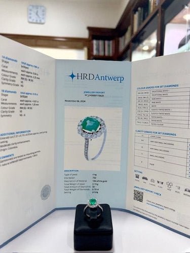 Bague Bague de design contemporain du XXe siècle en or 18 carats avec diamants et émeraudes - avec certificat d'authenticité 58 Facettes Q272B