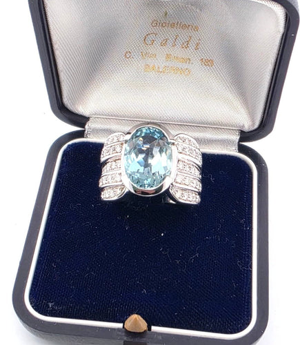 Bague 55 Bague en or blanc 18kt avec aigue-marine ovale 6.80ct et diamants 1.00ct 58 Facettes