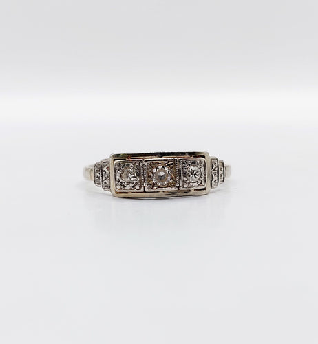 Bague 54 Bague jarretière art deco or blanc 18k et platine, diamants taille brillants (circa 1920) 58 Facettes A05583