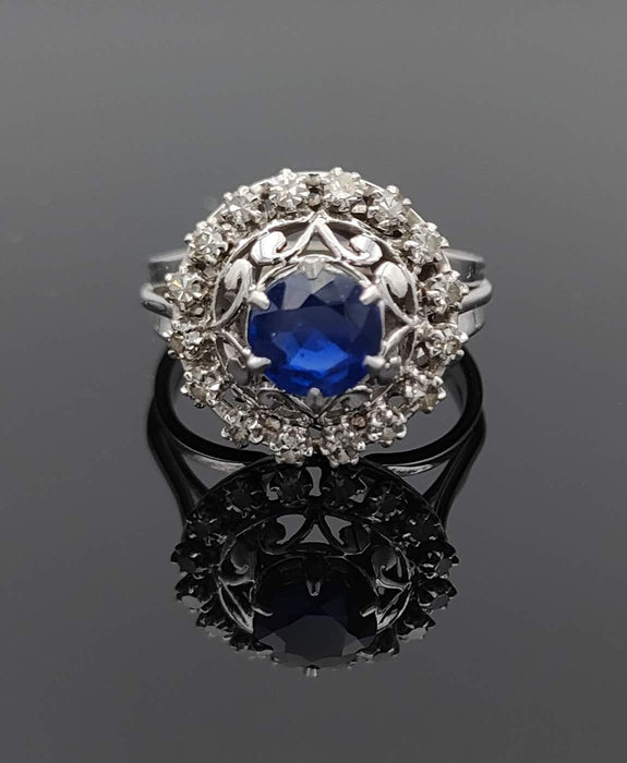 White gold ring and platinum, sapphire, diamonds