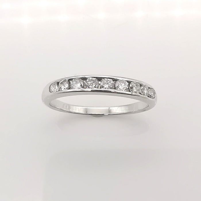 Anillo de oro blanco con diamantes