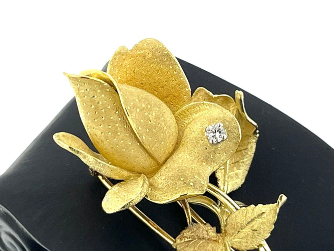 Broche Broche en forme de rose en or jaune et blanc avec diamants 58 Facettes
