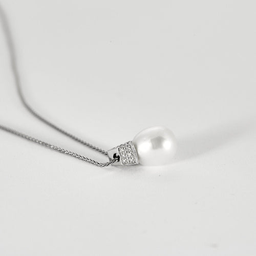 Collier Collier or blanc perle de culture et diamants 58 Facettes LP912/BET