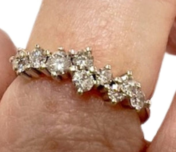 47 Bague moderne du 21e siècle en or 18 ct avec diamants 58 Facettes Q225B