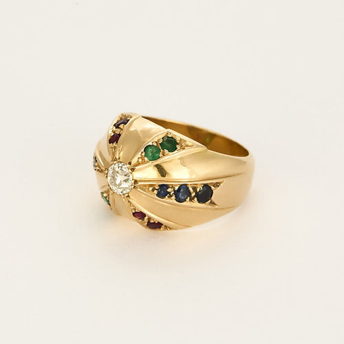 Bague 57 Bague dôme en or jaune, diamant, émeraudes, rubis et saphirs 58 Facettes B250518