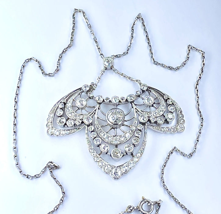 Collar con colgante en platino, diamantes, período 1900