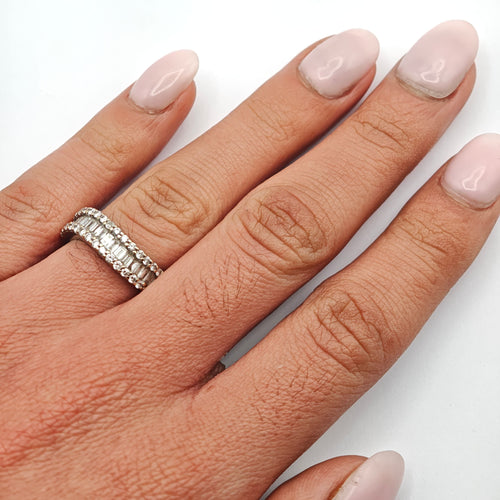 Bague 50 Bague demi-alliance en or blanc et diamants 58 Facettes