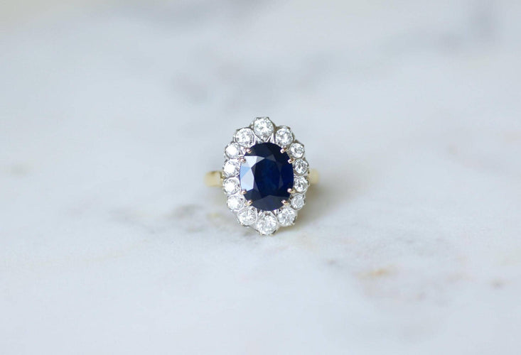 Bague 50.5 Bague Marguerite Saphir 4,60 Cts Entourage Diamants 58 Facettes