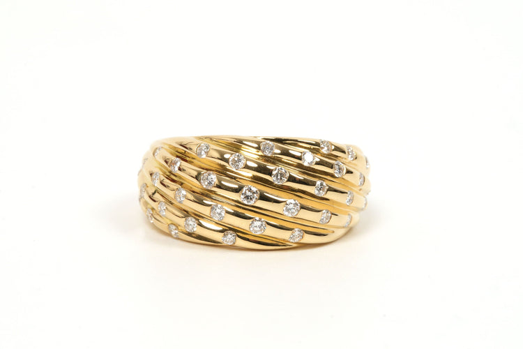 Bague 57 Bague contemporaine en or jaune, diamants taille brillant 58 Facettes 21730