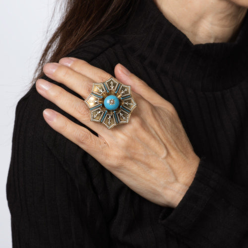 Bague Bague cocktail vintage imposante en émail bleu, taille 7,5, or jaune 14 carats, fleur de lys 58 Facettes G14147