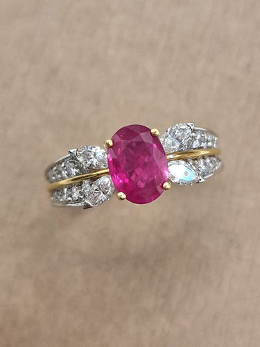 Blomster ring to guld med oval rubin og diamanter 