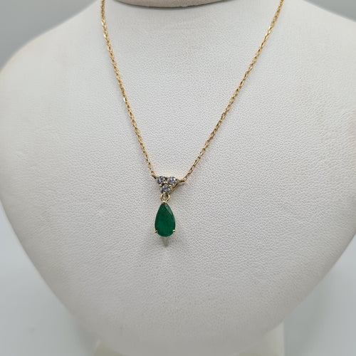 Collier Collier or jaune 18 carats sertie d’une émeraude et diamants naturels 58 Facettes