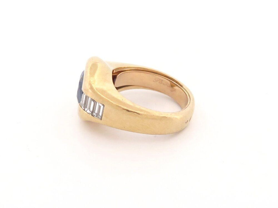 anello POIRAY vintage con zaffiri e diamanti baguette in oro giallo