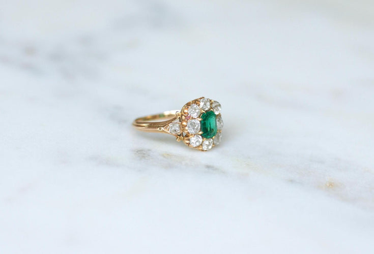 Bague 54 Bague Marguerite or rose, émeraude colombienne et diamants 58 Facettes