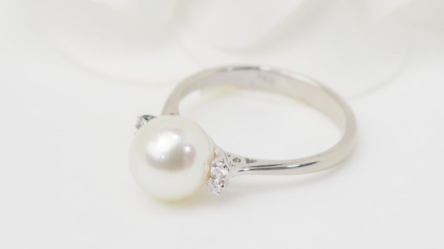 Bague 55 Bague en or blanc, perle de culture et diamants 58 Facettes 32827