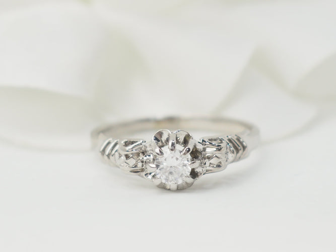 Bague 53.5 Bague solitaire en or blanc et platine, diamant 0,23ct 58 Facettes 33120