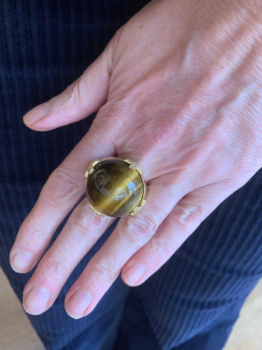 C. Escher - Cabochon cocktail ring with tiger's eye and diamonds in yellow gold 58 Facettes B384