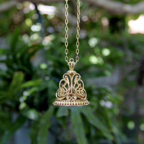 Collier Gousset de serpent victorien en or 14 carats finement ouvragé avec cornaline 58 Facettes A2003Z