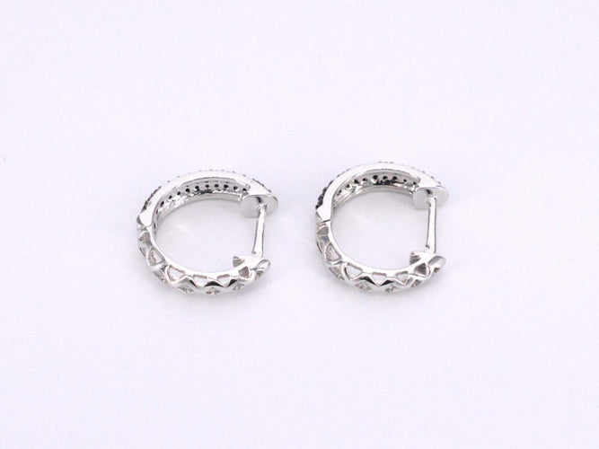 Boucles d'oreilles Boucles d'oreilles en or blanc avec diamants noirs 58 Facettes 2227