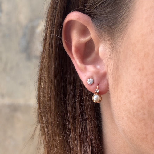 Boucles d'oreilles Petites dormeuses perles et diamants 58 Facettes REF2513-280