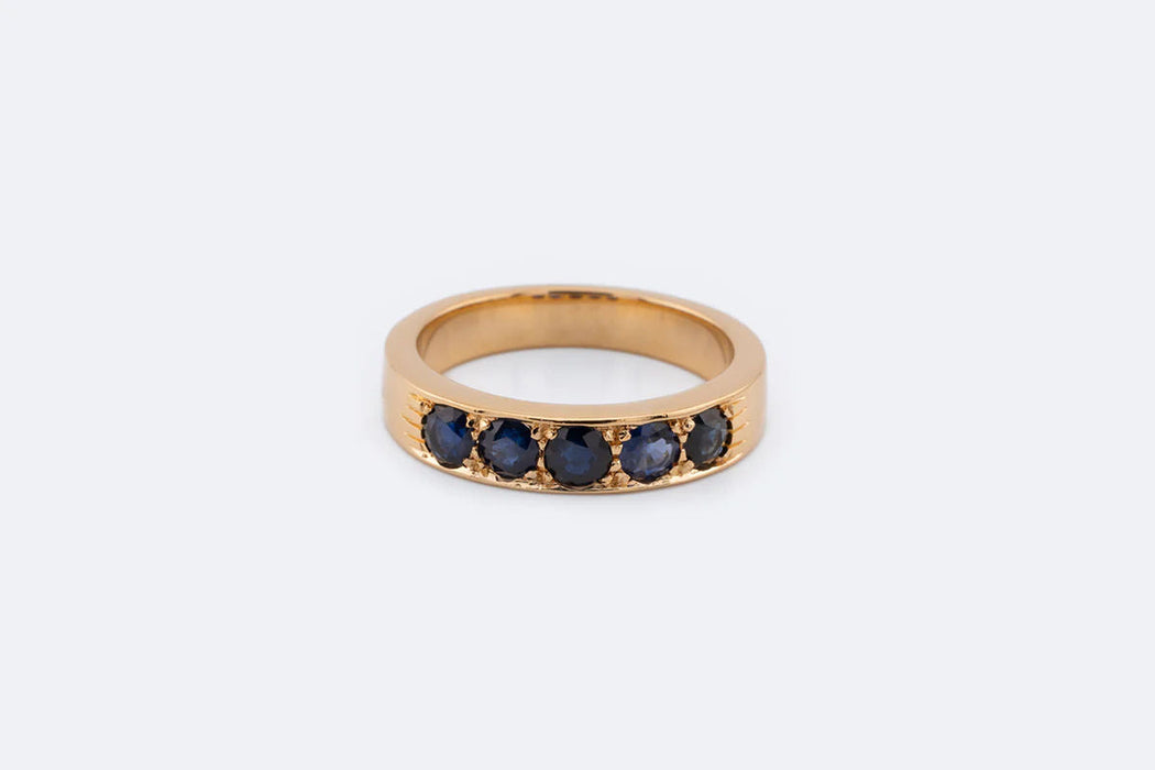 Yellow gold river with sapphires