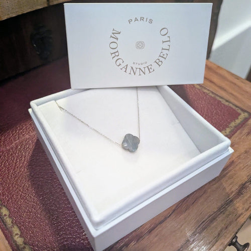 Collier Collier trèfle en or blanc et Labradorite Morganne Bello 58 Facettes 32040