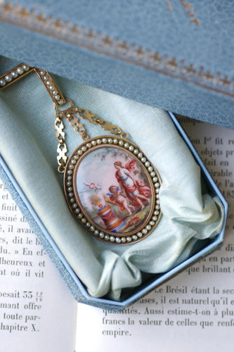 Broche Broche or, perles, et miniature porcelaine par Auguste Perrette 58 Facettes