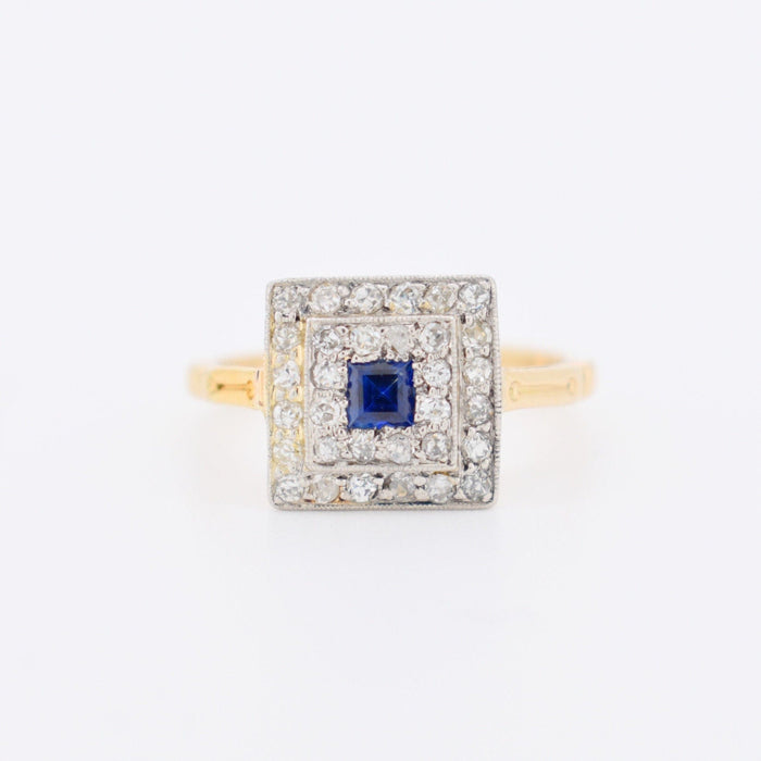 Vintage ring in yellow gold, diamonds and sapphire