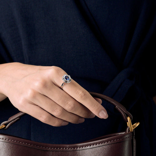 Bague 53.5 Bague Marguerite or gris, saphir et diamants 58 Facettes BA517