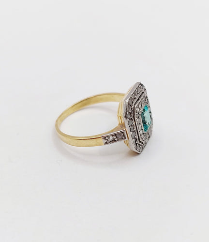 Ring Art Deco i 18k guld och Platina, smaragd och rosenstensslipade diamanter 
