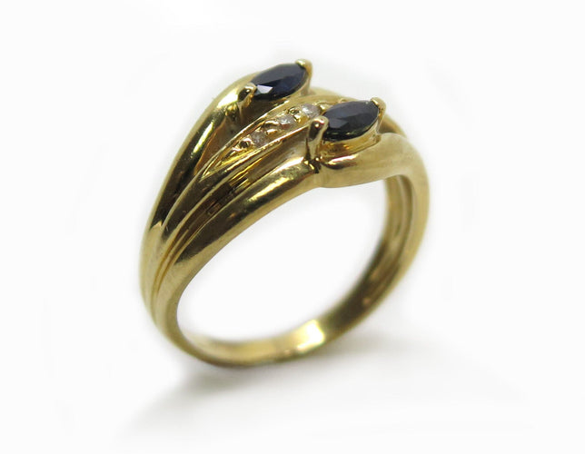 Bague 54 Bague ancienne or jaune, saphirs et diamants 58 Facettes