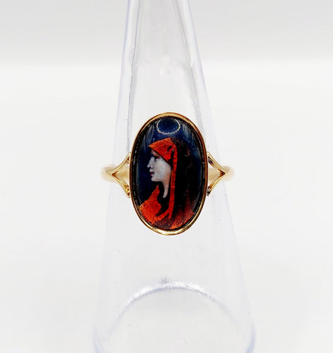 Bague 53 Bague Art Nouveau Limoges or jaune, plaque émaillée à la jeune fille (circa 1910) 58 Facettes A06387